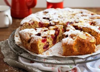 Recept za brzi kolač s trešnjama koji svima uspijeva