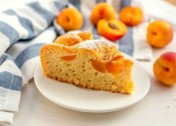 Tako lako i fino! Recept za brzi kolač s marelicama
