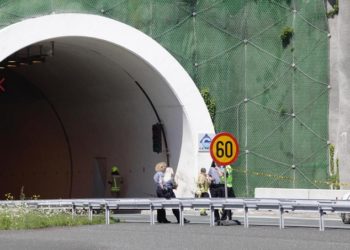 U teškoj nesreći kod Sarajeva poginuli roditelji i kćer, sin teško ozlijeđen