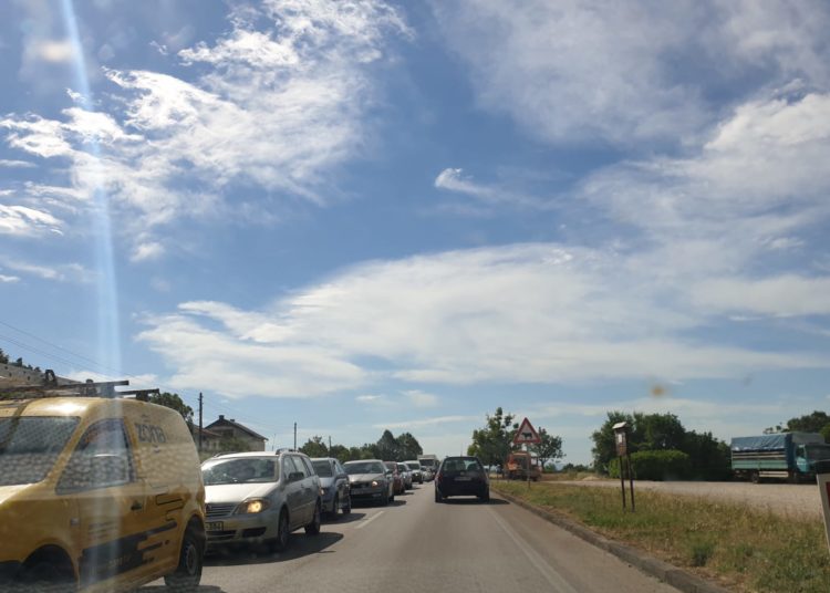 Radovi na rekonstrukciji ceste u Dobriču izazvali velike prometne gužve