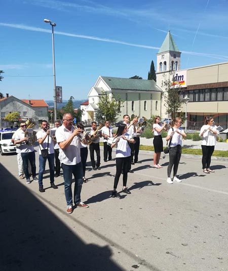 Limena glazba i mažoretkinje defileom kroz grad otvorile “Ljubuško ljeto 2019”