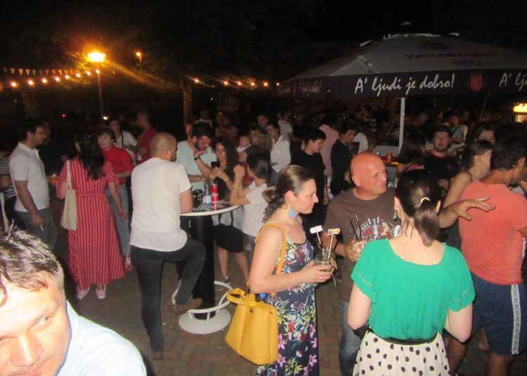 Ljubuški: Održana prva večer Glazbenog vremeplova