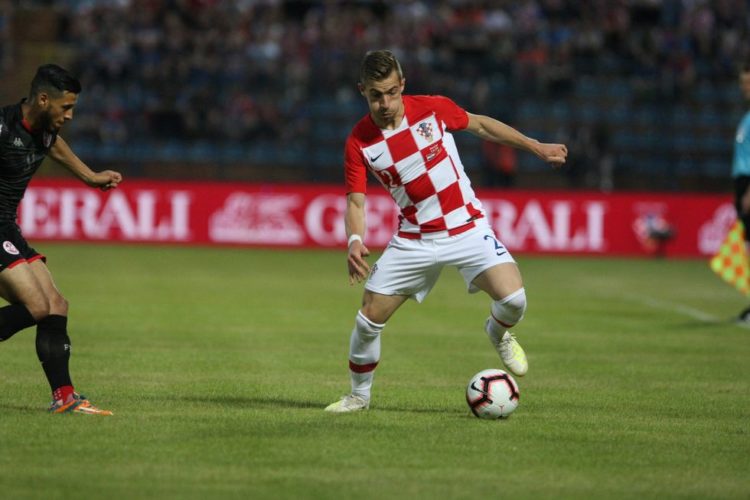 Hrvatska u šarenom sastavu izgubila od Tunisa, navijači ostali na stadionu unatoč velikom pljusku