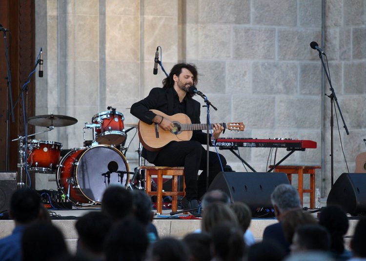 U dvorištu širokobriješke crkve održan humanitarni koncert duhovne glazbe