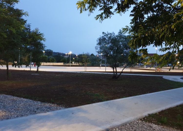 Nastavlja se uređenje parka Sajmište, sije se i travnjak (FOTO)