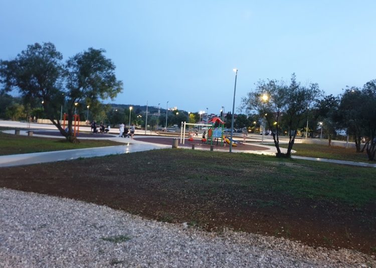 Nastavlja se uređenje parka Sajmište, sije se i travnjak (FOTO)