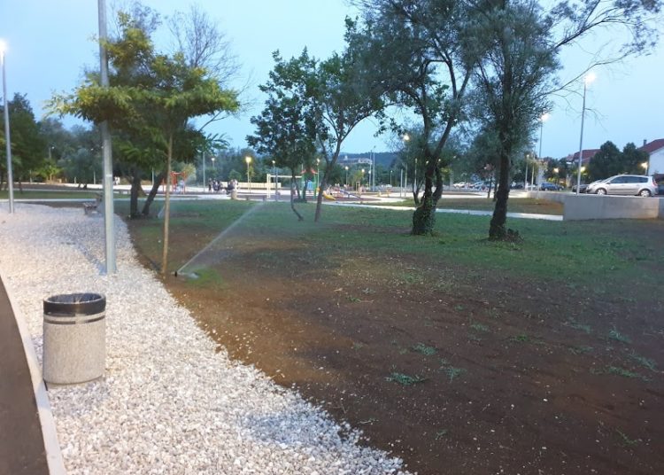 Nastavlja se uređenje parka Sajmište, sije se i travnjak (FOTO)