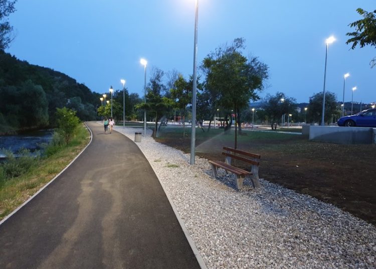 Nastavlja se uređenje parka Sajmište, sije se i travnjak (FOTO)