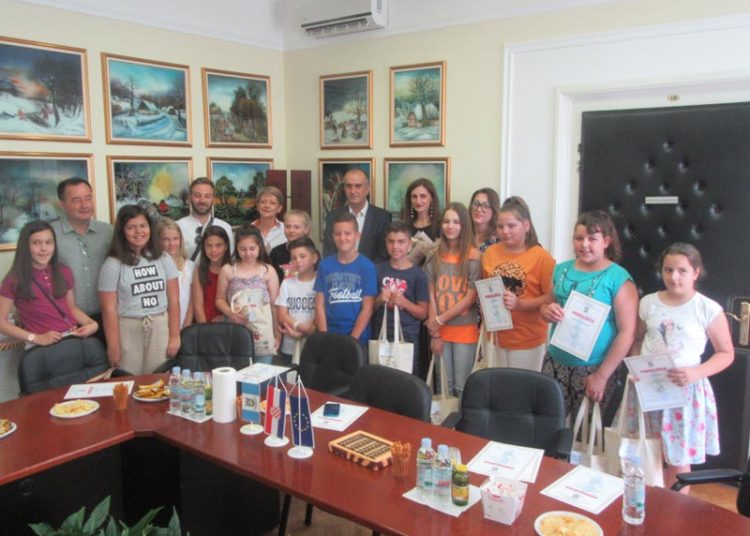 Ljubuški: Sudionici festivala „Na jedrima glazbe“ na prijemu kod gradonačelnika Barbarića