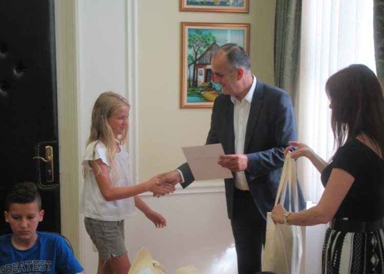 Ljubuški: Sudionici festivala „Na jedrima glazbe“ na prijemu kod gradonačelnika Barbarića