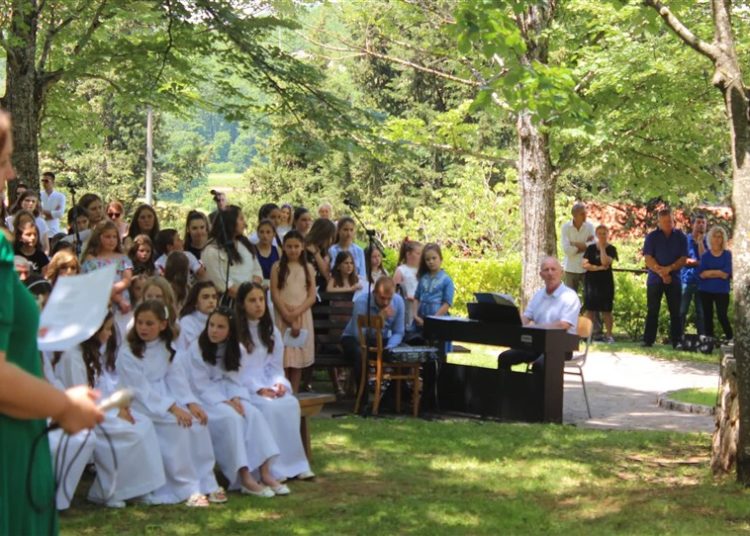 Župa Posuški Gradac: Sakrament Svete Pričesti primilo 29 djece