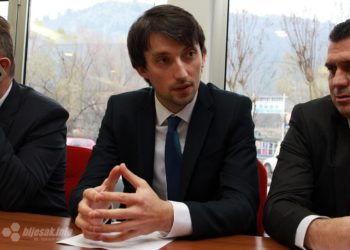 Ministar i susjedi uspješno doveli curicu iz Gruda u ovaj svijet na putu do bolnice u Mostar!