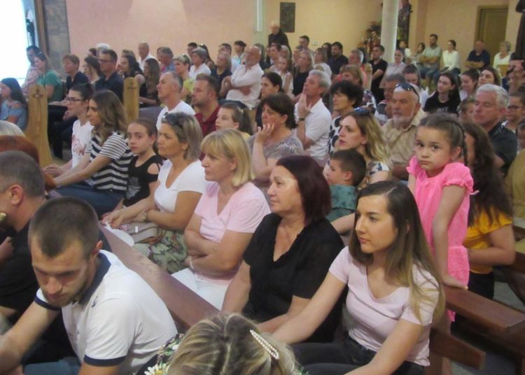 Na Humcu izvedena premijera predstave “Snovopriča o životu Petra Barbarića”