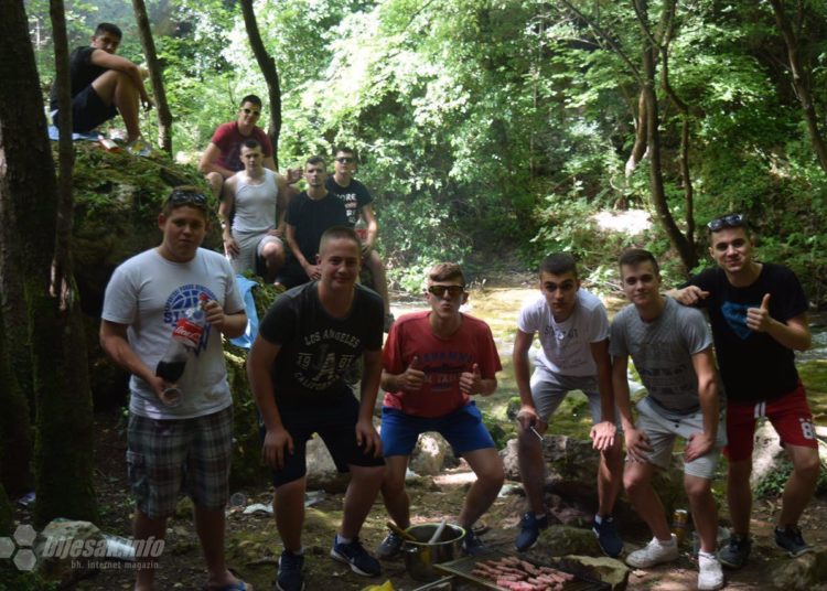 Širokobriješki školarci posljednji dan nastave proslavili u Borku