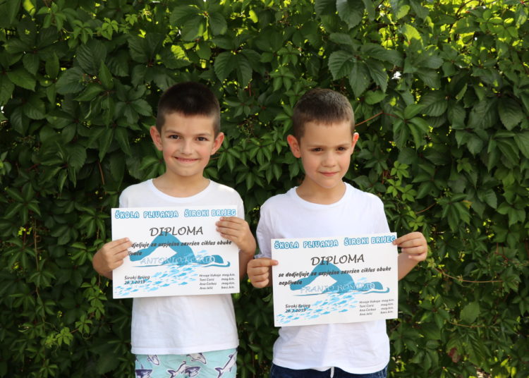 Dodijeljene diplome polaznicima Škole plivanja Široki Brijeg
