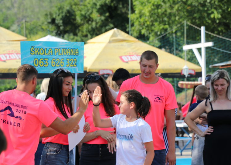 Dodijeljene diplome polaznicima Škole plivanja Široki Brijeg