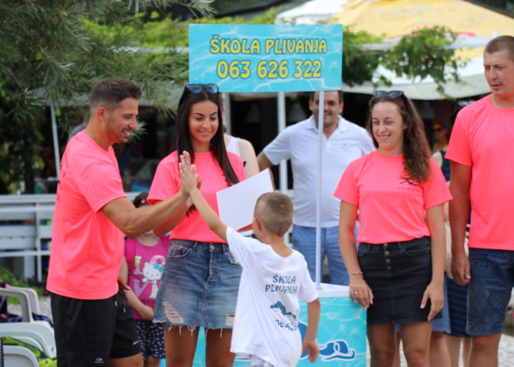 Dodijeljene diplome polaznicima Škole plivanja Široki Brijeg