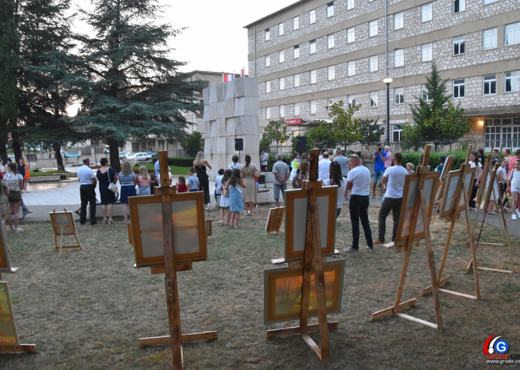 Park hrvatskih velikana uljepšala umjetnička djela polaznika likovne radionice Grude