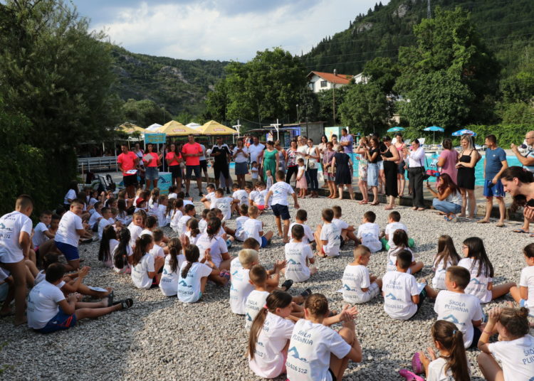 Dodijeljene diplome polaznicima Škole plivanja Široki Brijeg