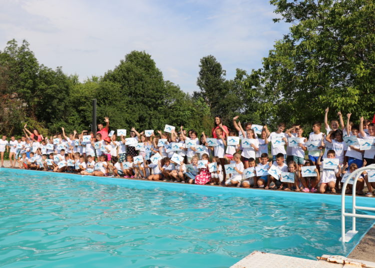 Dodijeljene diplome polaznicima Škole plivanja Široki Brijeg