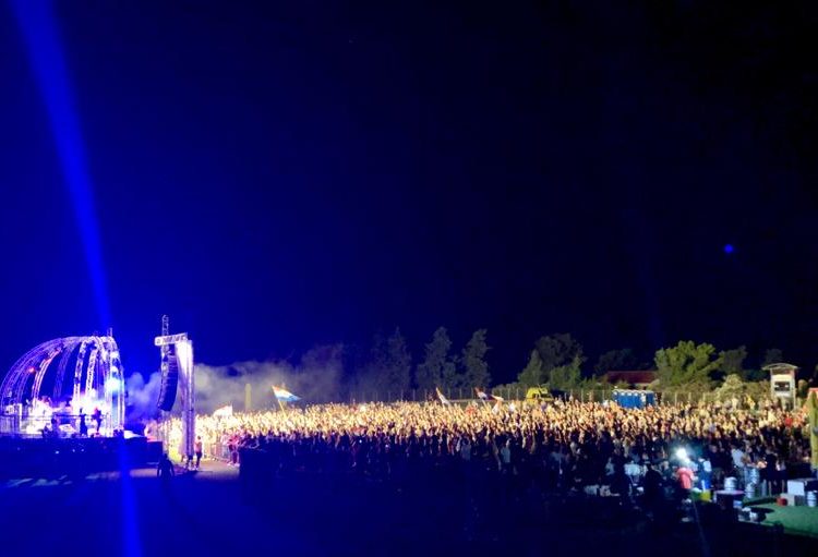 Thompson u Baškoj Vodi oduševio fanove iz Dalmacije, Hercegovine i ostalih hrvatskih krajeva