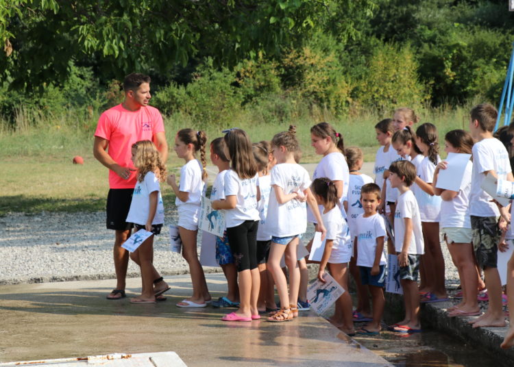 Dodijeljene diplome polaznicima Škole plivanja Široki Brijeg