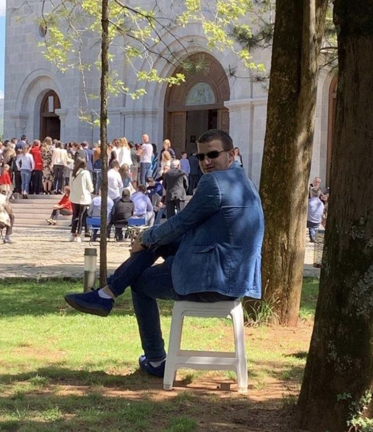 Posljednji pozdrav suprugu, sinu, bratu, našem Toniu!