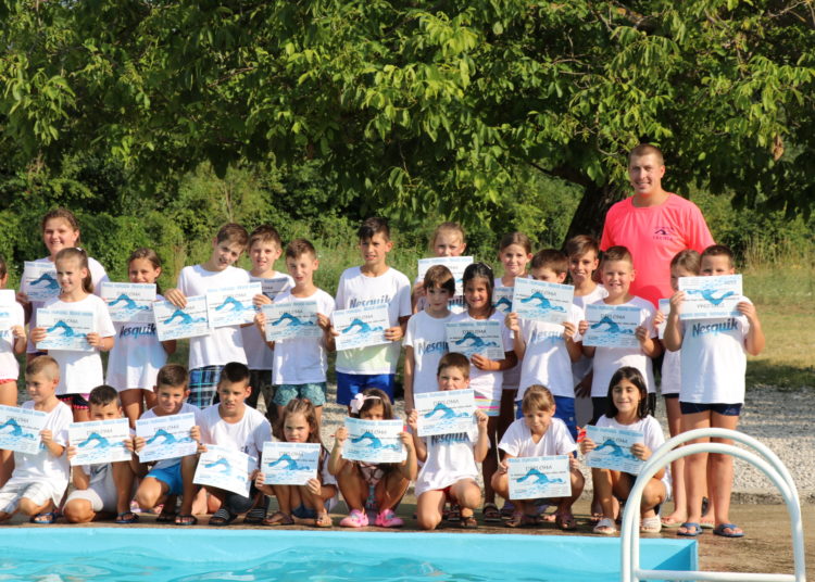 Dodijeljene diplome polaznicima Škole plivanja Široki Brijeg