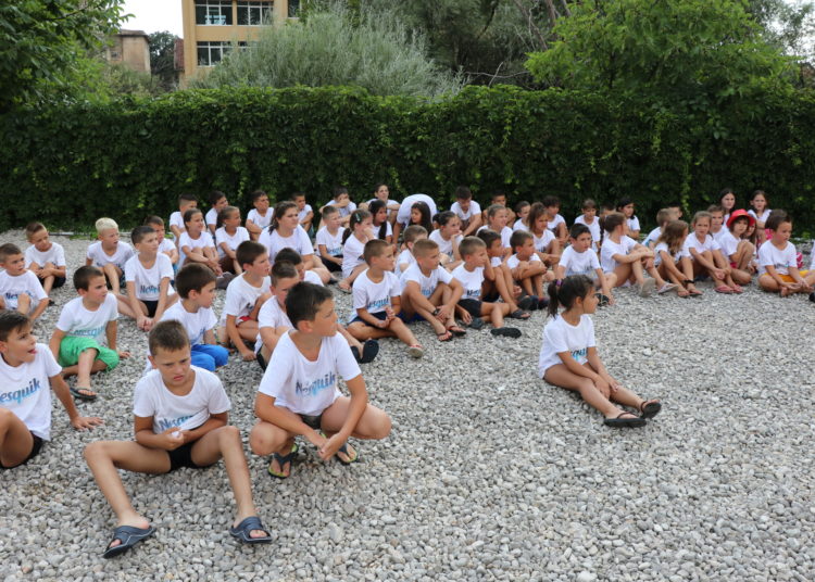 Dodijeljene diplome polaznicima Škole plivanja Široki Brijeg