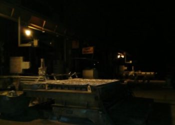 Radnici Aluminija snimili trenutak kada je isključena struja u pogonu (VIDEO)