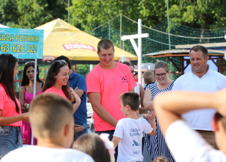 Dodijeljene diplome polaznicima Škole plivanja Široki Brijeg