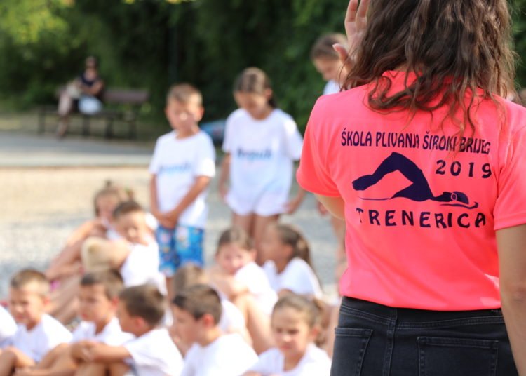 Dodijeljene diplome polaznicima Škole plivanja Široki Brijeg