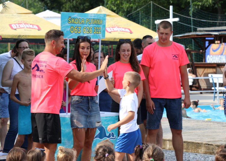 Dodijeljene diplome polaznicima Škole plivanja Široki Brijeg