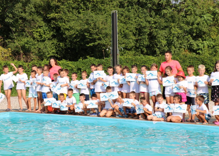 Dodijeljene diplome polaznicima Škole plivanja Široki Brijeg