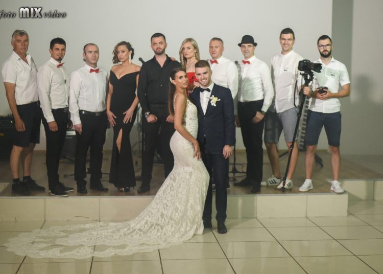 Popularni Macao band opet nas je uspio iznenaditi jednom prekrasnom i dirljivom baladom naziva “Sretno sestro”