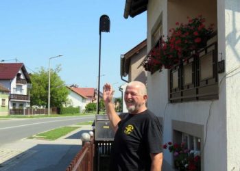 I Senna bi usporio: U dvorište stavio lažnu kameru