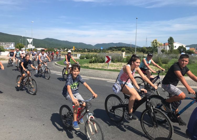 Veliki broj mladih na 6. Posuškom điru