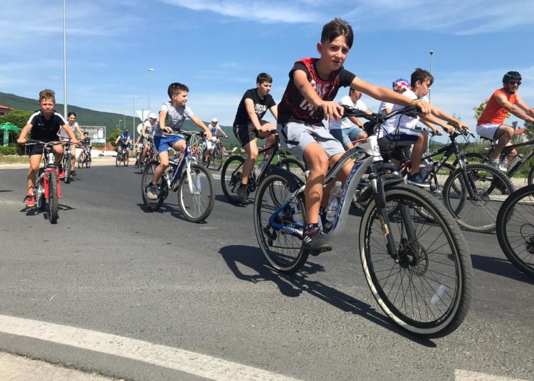 Veliki broj mladih na 6. Posuškom điru