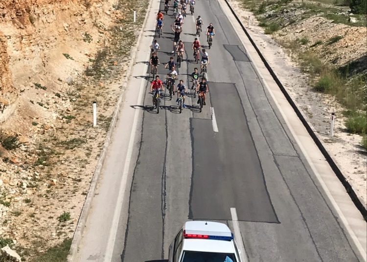 Veliki broj mladih na 6. Posuškom điru