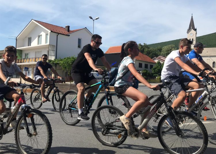 Veliki broj mladih na 6. Posuškom điru