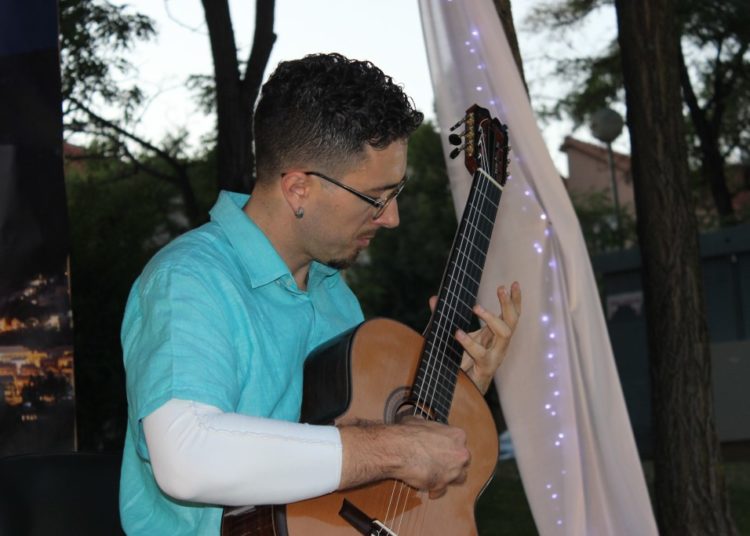 Prvi put u Posušju: Đani Šehu održao koncert u gradskom parku, po prvi put u takvom ambijentu