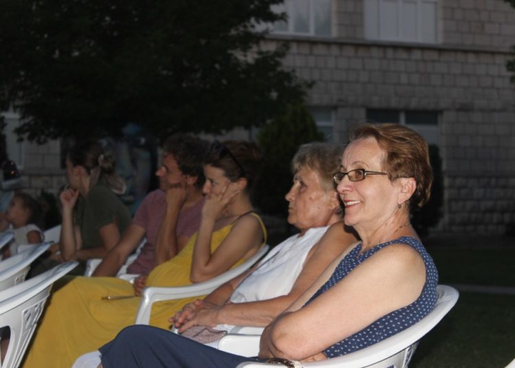 Prvi put u Posušju: Đani Šehu održao koncert u gradskom parku, po prvi put u takvom ambijentu