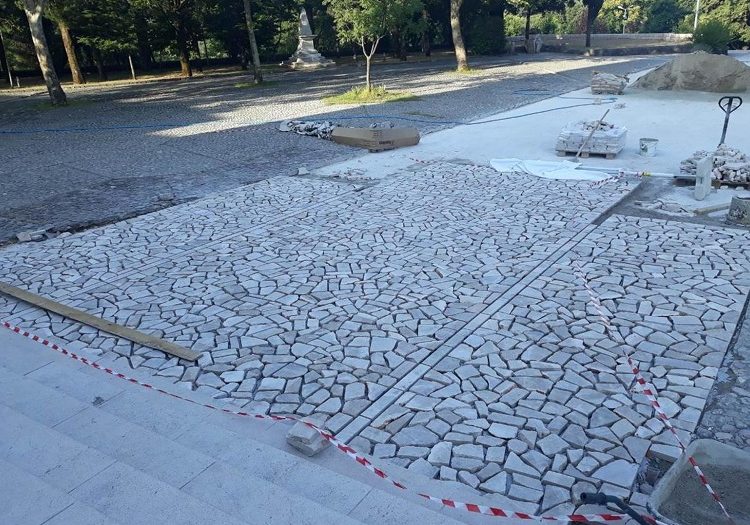 Plato ispred širokobriješke crkve dobiva novi izgled