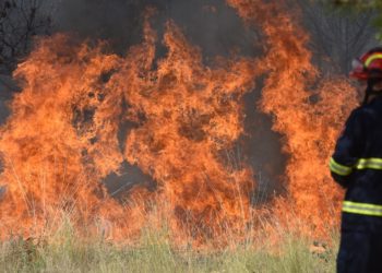 Požar na šibenskom području i dalje aktivan, pomaže i vojska
