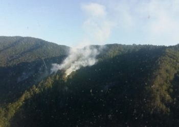 Helikopteri Oružanih snaga BiH angažirani na gašenju požara na lokalitetu općine Drvar