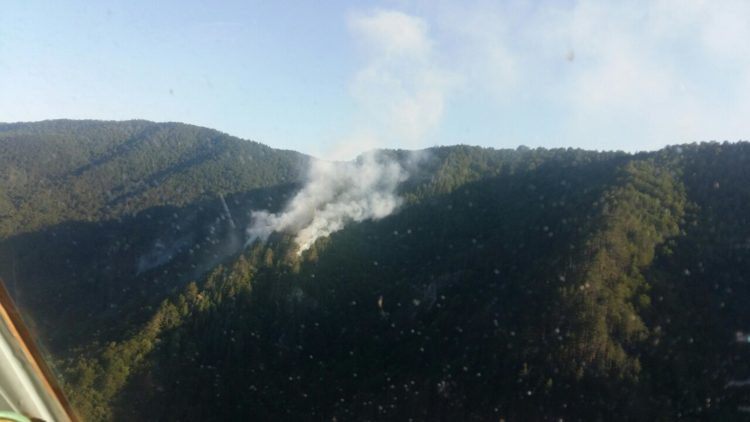 Helikopteri Oružanih snaga BiH angažirani na gašenju požara na lokalitetu općine Drvar