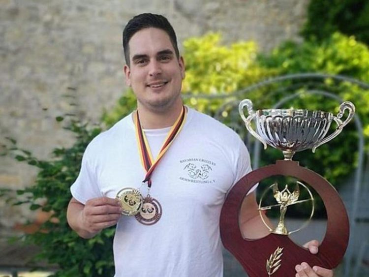 Duvanjski Herkul u Stuttgartu 1. u obaranju ruke