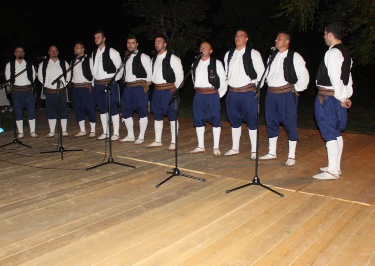 Nastup HKUD-a Studenčica i izložba ljubuških rukotvoraca u parku u Ljubuškom