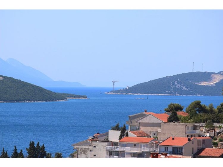 Duplo veći brod može proći ispod mosta, nego što može uploviti u Neum