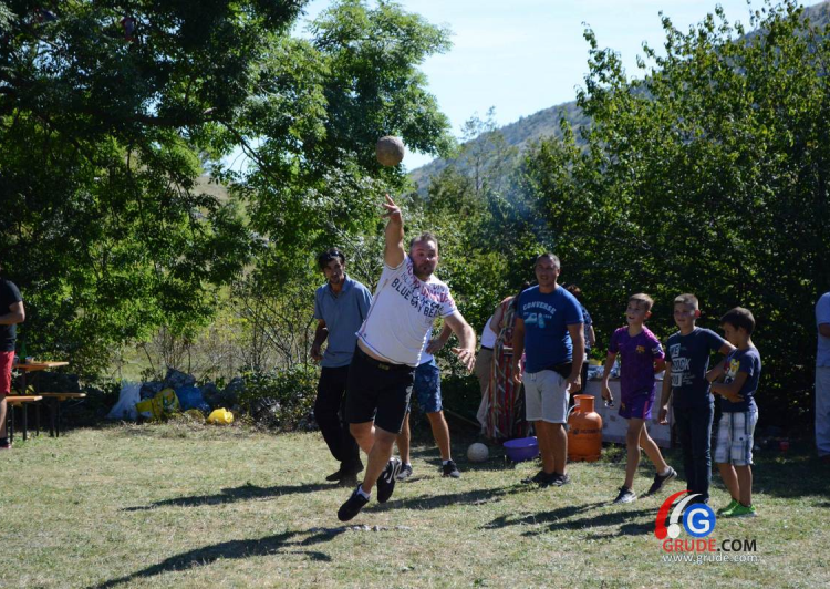 Služena sveta misa na Ometaljci podno Čabulje (FOTO)